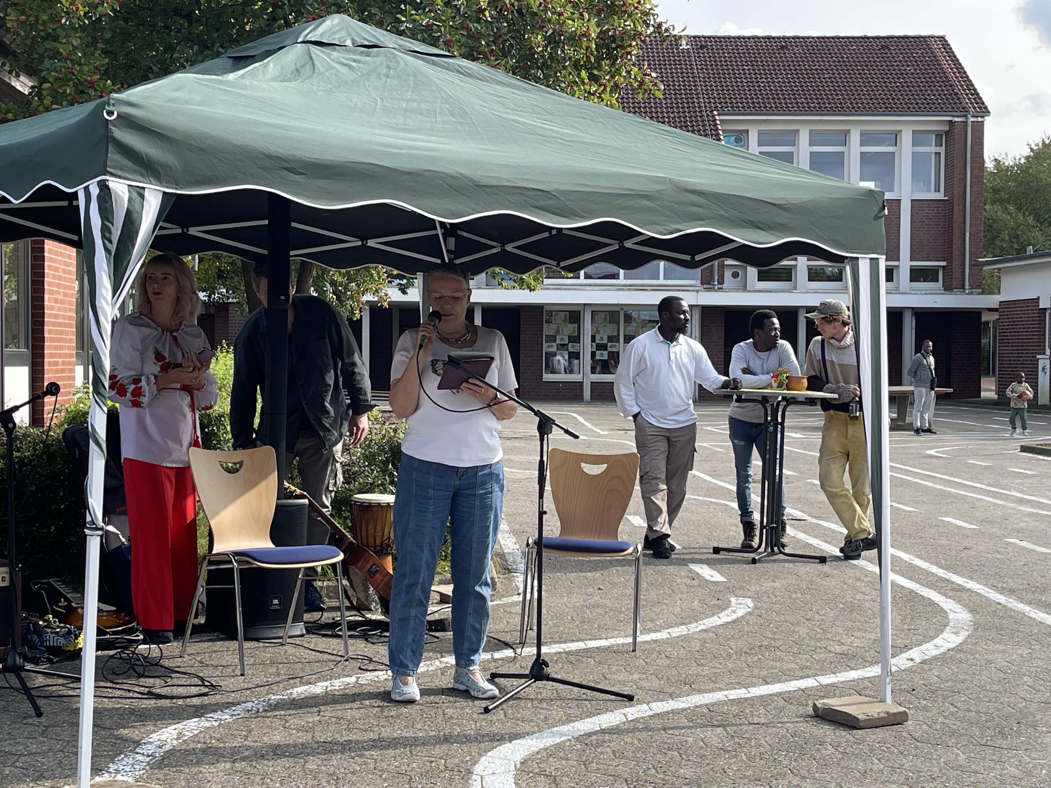 Moderation beim Internationalten Fest 2023